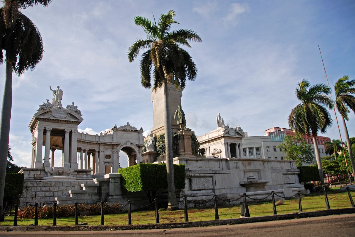 16 Cuba - Havana Vedado - Monumento a Jose Miguel Gomez